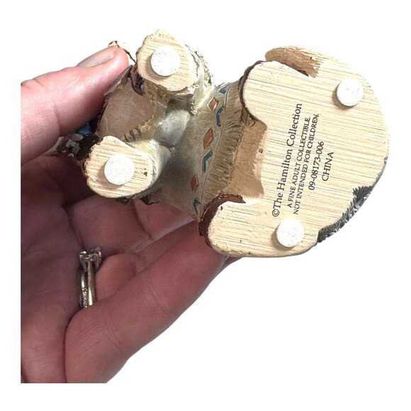 Totem Tom Cat Kitten Feathers N Furs Hamilton Collection Resin Figurine 2016 SEE - Picture 8 of 9